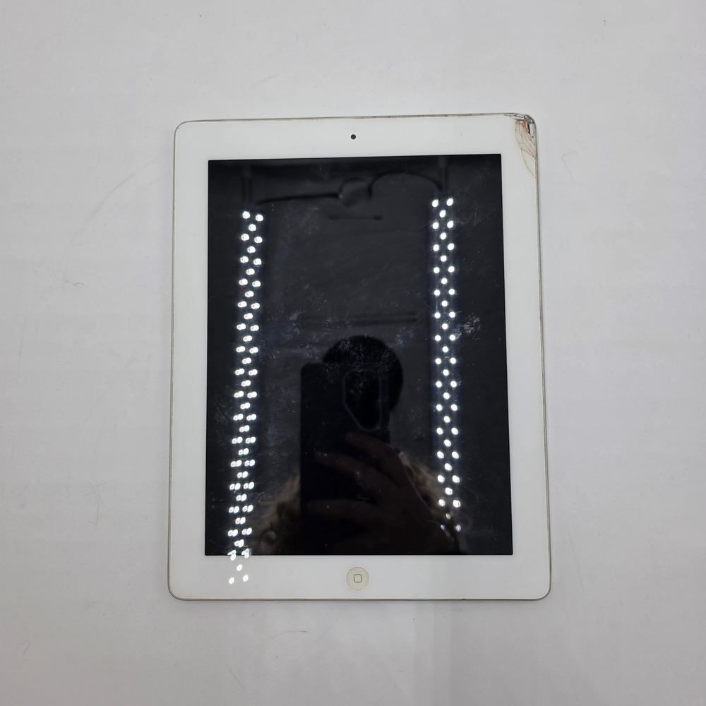 Apple iPad 2nd Gen 16GB Silver WiFi Model A1395 Cracked Screen For Parts Repair